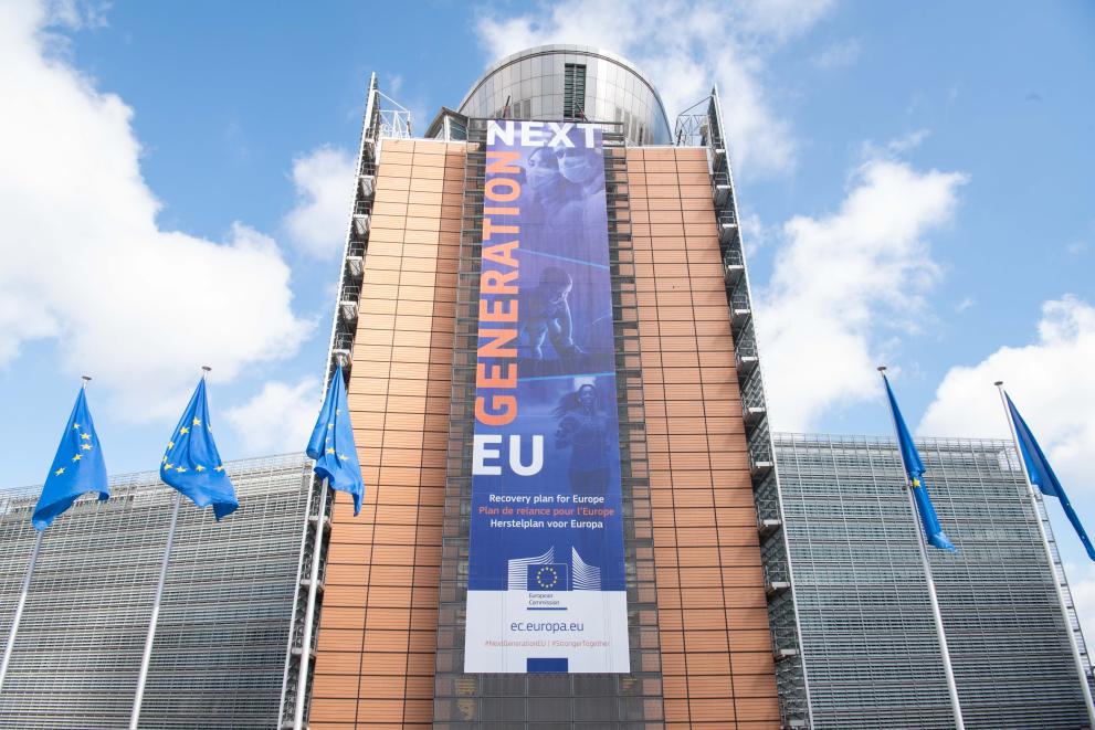 The banner 'Recovery Plan for Europe' on the front of the Berlaymont building