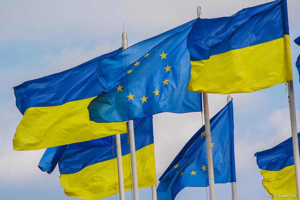 EU- und Ukraine Fahnen