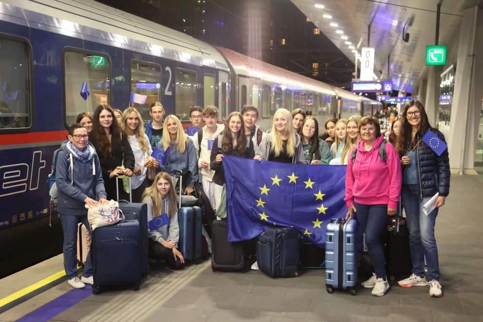 Bild zeigt Schulklasse des Europagymnasiums Leoben bei Abreise nach Brüssel